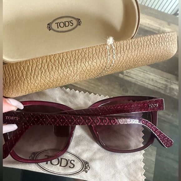 Authentic Tod's burgundy/wine color Sunglasses - Picture 2 of 8